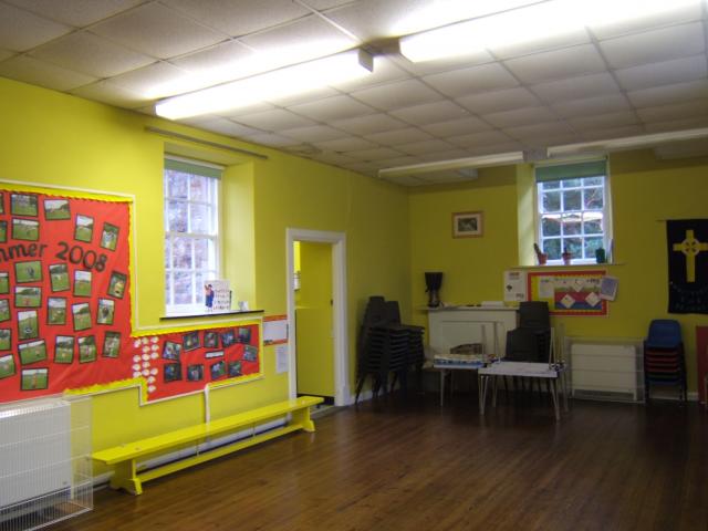 hall_looking_towards_kitchen.JPG